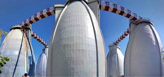 Statia de epurare glina curata mecanic 85% din apa uzata care intra in statie, cu un ritm de 10mc/s, insa doar jumatate din aceasta cantitate este epurata in prezent la statia de epurare glina se află in desfasurare proiectul pentru finalizarea primei etape a proiectului in valoare de 14 milioane de euro. Le Jardin Du Soleil Vert