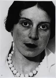 Capturing the Moment: Photographs from the Marie Brenner and Ernest  Pomerantz Collection