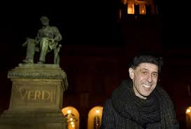 Il pianista soffriva di una malattia neurologica degenerativa, ma non ha mai specificato il nome. E Morto Ezio Bosso Il Pianista Che Nonostante La Malattia Non Ha Mai Smesso Di Sorridere La Repubblica