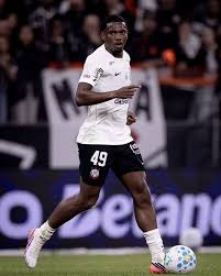 ANDR&Eacute; PODE DEIXAR O CORINTHIANS 💰⚫⚪️ O Corinthians negocia a venda do meia Andr&eacute;, de 20 anos, ao Nottingham Forest, da Inglaterra. Segundo o Daily Mail, o valor giraria em torno de