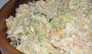 салат с пекинской капустой и красной рыбой и сухариками Nezhnyj Salat S Pekinskoj Kapustoj I Gorbushej Recepty Salatov