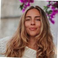 Caitlin Grundy's Instagram, Twitter & Facebook