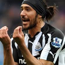 Jonas Gutierrez happy to help at left-back