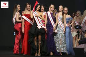 PARIS FASHION WEEK 23