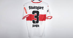 Neben den vfb trikots findest du im shop noch weitere fanartikel, hauptsächlich aus dem bereich bekleidung. Matchvorbereitetes Vfb Stuttgart Trikot Von Dennis Aogo