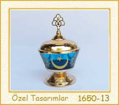 Durduk yere verilen bir hediyeden daha mutlu eden bir şey yoktur. Geleneksel Hediyelikler Cini Tabaklar Kurumsal Hediyeler Kahve Takimlari Setleri