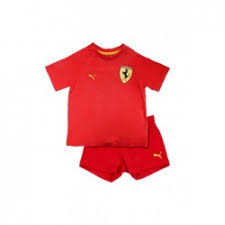 Los de maranello partían con los dos monoplazas en posiciones de puntos per una durante el transcurso de las vueltas tanto carlos sainz como charles leclerc han ido cayendo posiciones hasta quedarse fuera del top10. Scuderia Ferrari Team Junior Set Tamanho 4 Anos