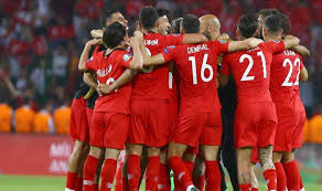 Azzurri (türkçesi gökmavililer) lakaplı i̇talya milli futbol takımı sonuncusu 2006 yılında olmak üzere 4 kez fifa dünya kupası'nı kazanma başarısını göstermiştir. A Milli Futbol Takimi Euro 2020 Nin Acilis Macinda Italya Yla Kozlarini Paylasacak