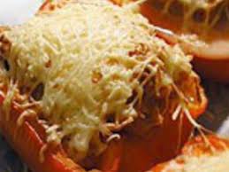 Poi tagliate una mozzarella a dadini e dopo averla asciugata aggiungetela al composto di tonno, unendo. Peperoni Ripieni Di Pasta Mangiare Bene