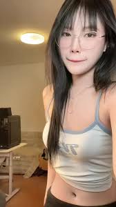 សម្ភាសស្រីស្អាតបែកធ្លាយវីដីអូ