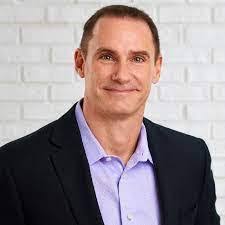 Lynette Almond's Instagram, Twitter & Facebook