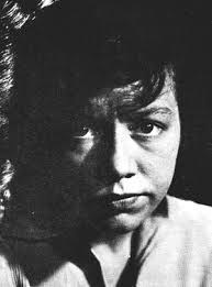 Mirar debajo del tapete