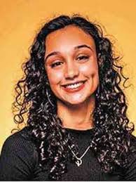 Elisa Toledo's Instagram, Twitter & Facebook