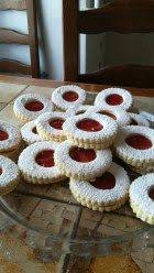 Super Petits Sables A La Confiture Recette De Super Petits Sables A La Confiture Marmiton Sable A La Confiture Biscuit De Noel Petits Sables