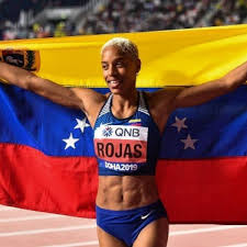 Yulimar rojas celebra junto a su novia su nueva marca mundial de salto triple. Venezolana Yulimar Rojas Recibe Trofeo De La Comunidad Iberoamericana Kihi Noticias