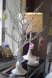 Il s'agit ici de créer un arbre en carton, donc le premier élément à avoir est 2 morceaux de carton bien épais, sans défaut. Arbre Centre De Table Pour Faire Un Plan De Table Tendance Boutik