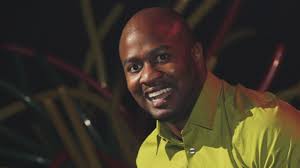 تؤكد سيراني أن الطفرة الإعلامية على شبكة الإنترنت خلقت دورة أخبار تستمر على مدار 24 ساعة، مما يسمح لأطفال جيل الألفية بالاطلاع على بعض الأخبار المخيفة. Serani No Games Sampled By Eminem The Tropixs