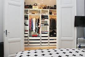 Nachdem sie sich von unnötigen dingen befreit haben, organisieren sie plätze für kleidung und schuhe wie man ordnung im schrank hält? Ordnung Im Kleiderschrank Hilfreiche Tipps Und Ideen Solebich De
