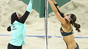 In beach volleyball, the team winning a rally scores a point (rally point system). C Est La Photo Des Jo 2016 L Egypte Et L Allemagne S Affrontent En Beach Volley Le Soir Plus