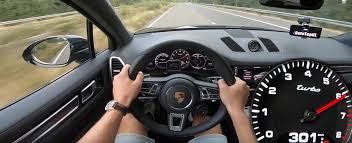 În toate ţările europene există limite de viteză în interiorul localităţilor, în afara acestora cât şi pe autostrăzi. A Dus Noul Cayenne Turbo Pe Autostrada Si I A Dat Talpa Viteza Maxima Ar Trebui Sa