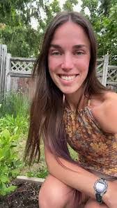 Carissa Bush's Instagram, Twitter & Facebook