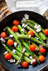 Gruner Spargel Mit Tomaten Und Ziegenkase Aus Der Pfanne Gruner Spargel Rezepte Gruner Spargel Spargel