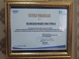Cv ijazah transkrip nilai skl sertifikat penghargaan. Kejari Tana Toraja Terima Piagam Penghargaan Dari Bri Atas Keberhasilan Penanganan Debitur Macet Sebesar 2 1 Milyar Di Tahun 2019 Kejaksaan Negeri Tana Toraja