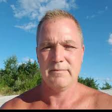 What is the current snow blowing etiquette and does the snowblowee bear any  responsibility if the snow blows onto a neighbour's freshly shoveled  walkway?