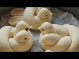 How To Shape Bird Bread Youtube Vid Turn Off Sound And Just Watch The Shaping Technique It S So Cleaver Sweet Buns Bun Recipe Bread Bun