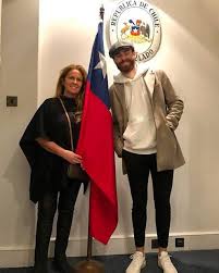 His father is english but he is eligible to play for chile because his. Ben Brereton Madre Mum Chile Diaz Parents Fifa 20 Sportsjone