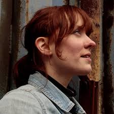 Wie sehr das Leben sich doch verändern kann von einem auf den Anderen  Moment. Die ersten Schritte zu gehen, nach einem Fall. Zaghaft und  unbeholfen. Um dann zu bemerken, das es viel