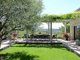 Une Maison De Campagne Ou Il Fait Bon Vivre Terrasse Jardin Jardins Amenagement Jardin
