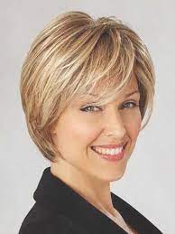 Schone Layered Pixie Haarschnitt Fur Ovales Gesicht Jette Frauen Haare Haarschnitt Frisuren Kurze Haare Stufen Pixie Haarschnitt