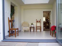 Faltwand Aussen Offnend 3 Teilig Verschonert Hauser Und Grosse Maueroffnungen Faltwand Glasschiebetur Terrassenverglasung