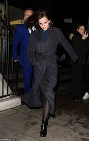 Pregnant emma roberts attempted to hide her growing baby bump while out and about in los angeles on monday, august 17. Emma Watson Showcases Her Chocolate Hued Locks Daily Mail Online