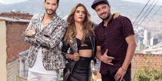 Si entras desde tu celular tienes que ir hacia abajo, la lista de capitulos completos de la reina del flow y el reproductor estas en la parte de abajo del sitio. La Reina Del Flow Reparto