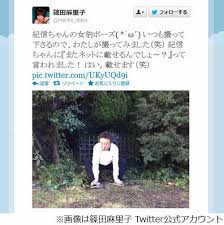 篠山紀信の“女豹ポーズ”激写、AKB48篠田麻里子がTwitterで公開。 | Narinari.com