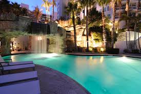 5 Bright Ideas For Outdoor Pool Lighting