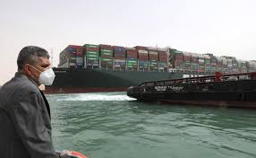 La congestion des navires causée par le blocus du canal de suez coûte cher à l'économie allemande. 4inwk8hm58u1mm