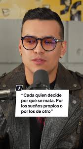 Yeison Jiménez nos confesó que la muerte de Omar Geles lo puso a pensar en  su madre y los sacrificios que las personas hacen por sus sueños y por los  sueños de los demás. No te pierdas la entrevista ...