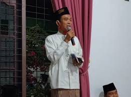 His birthday, what he did before fame, his family life, fun he is known for his televangelism and hosts the religious program kata ustadz solmed on. Ustad Somad Saya Menang Politik