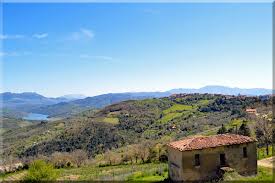 Ein gesundes leben und essen im sinne der mittelmeerdiät, die im cilento ihren ursprung hat. Durch Den Cilento Nationalpark Mit Dem Rad La Via Silente