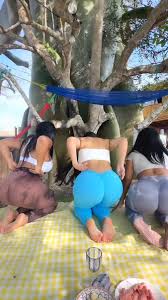 Carolina Velez Betancur desnuda- stripping down from a similar sensation