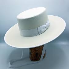 Le Bolero Feutre De Laine Ou De Fourrure Fait Main Sur Etsy In 2021 Hat Fashion Stylish Hats Hats