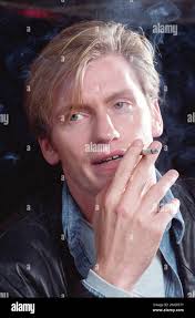 Actor-comedian Denis Leary smokes a cigarette after an interview in New  York, Oct. 1993. (AP Photo/Tom Keller Stock Photo