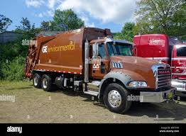 Brown truck hi-res stock photography and images