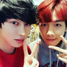 Heechul grabbed baekhyun and sat him down on his lap before speaking. Pin Em Baekhyun Heechul