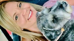 Sara Dollins's Instagram, Twitter & Facebook