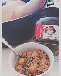 Incorporez les marrons hachés, la mie de pain essorée, le persil et l'œuf. Ma Farce Pour Un Chapon Gourmand Aux Marrons Champignons Et Pignons Douceur Gourmandise