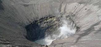 Ada banyak sekali gambar pemandangan indah yang menakjubkan dari berbagai tema, misalnya pantai, lautan, pegunungan dan sebagainya. Pemandangan Indah Wisata Kawah Gunung Bromo Royal Tour Bromo